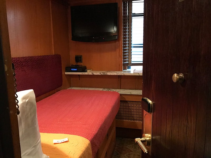 Quarto do The Jane Hotel. Leia tudo sobre essa opção de hotel barato em Nova York nesse post!