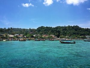 Koh Phi Phi, na Tailândia! Descubra esse e outros 18 destinos de viagem para bombar seu Instagram nesse post!