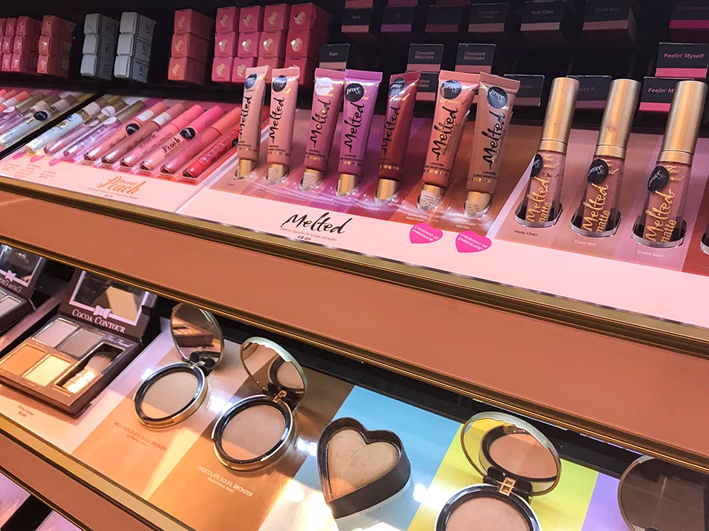 Descubra as Melhores maquiagens para comprar nos Estados Unidos em 2019! Dicas de bases, corretivos, paletas de sombras, batons, pincéis e mais! #beleza #maquiagem #makeup #estadosunidos #viagem
