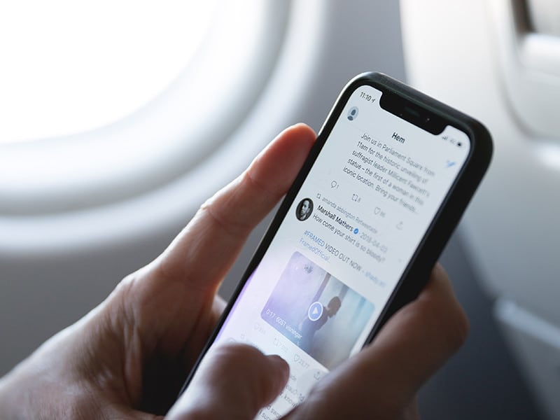 Veja dicas para usar o celular em viagens e se mantenha conectado durante toda a sua aventura!
