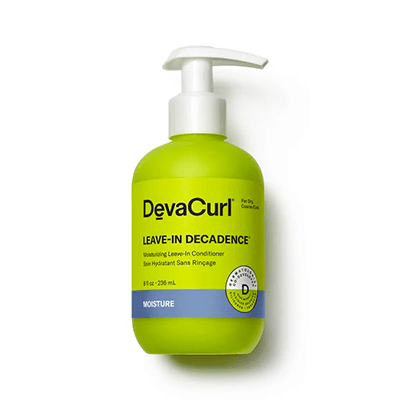 Precisando de um creme de cabelo que deixe seus cachos hidratados entre lavagens? Então você precisa experimentar essa versão da Deva Curl!