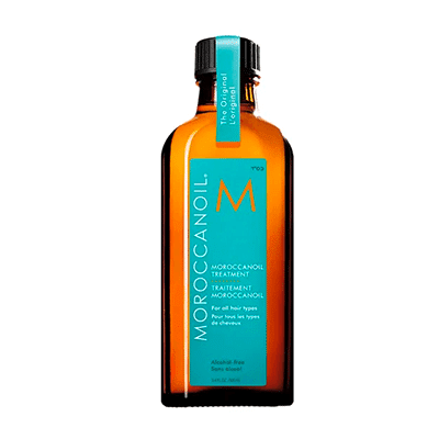 Um dos produtos mais famosos entre os óleos do cabelo, o óleo de Argan original da Moroccanoil continua sendo uma ótima opçãp para deixar o cabelo macio, sedoso e sem frizz! 